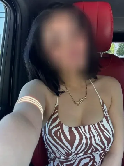 Katrin, 27