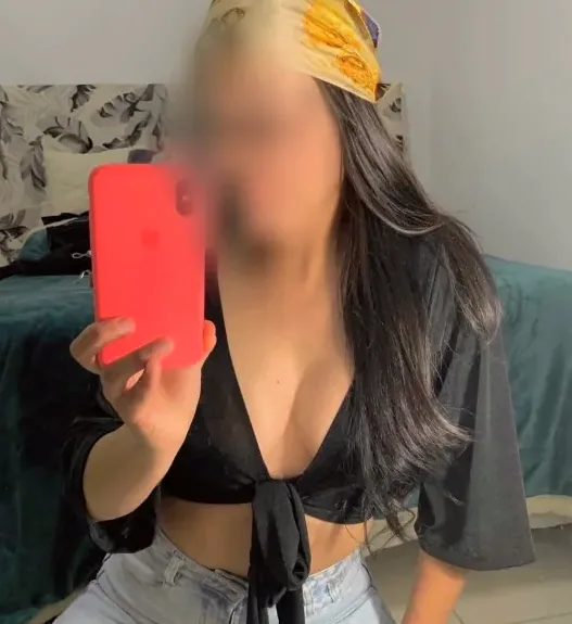 Larissa, 31