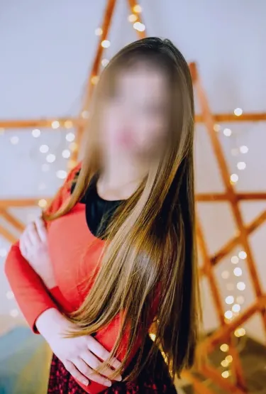 Sabrina, 28