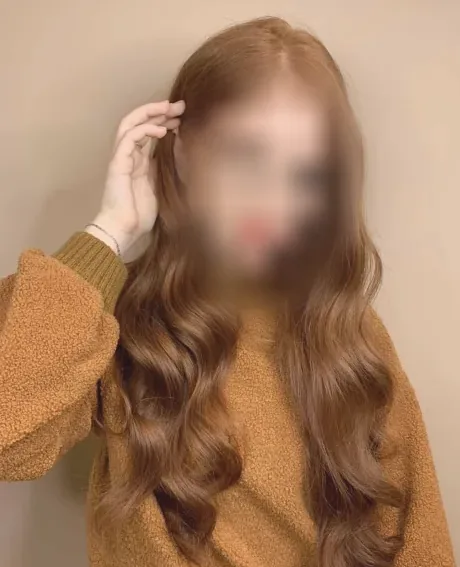Simone, 24