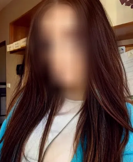 Sophie, 27
